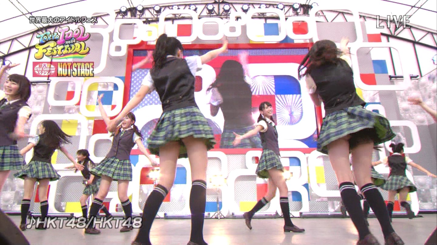 東京アイドルフェスティバル2014でHKT48が膝上げ太ももパンチラ003