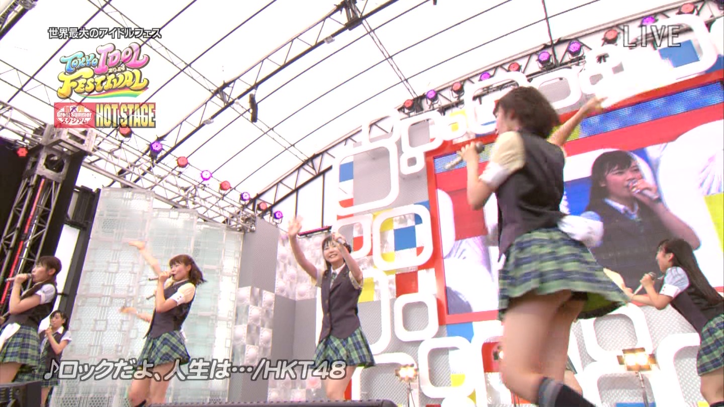 東京アイドルフェスティバル2014でHKT48が膝上げ太ももパンチラ005