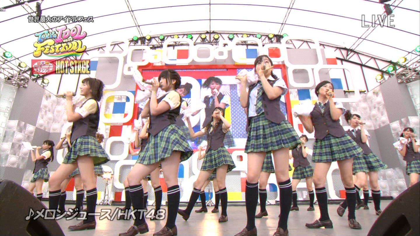東京アイドルフェスティバル2014でHKT48が膝上げ太ももパンチラ011