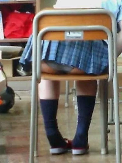 授業中、無防備にパンチラを晒すビッチ娘をチンコで教育したいんゴ‼055