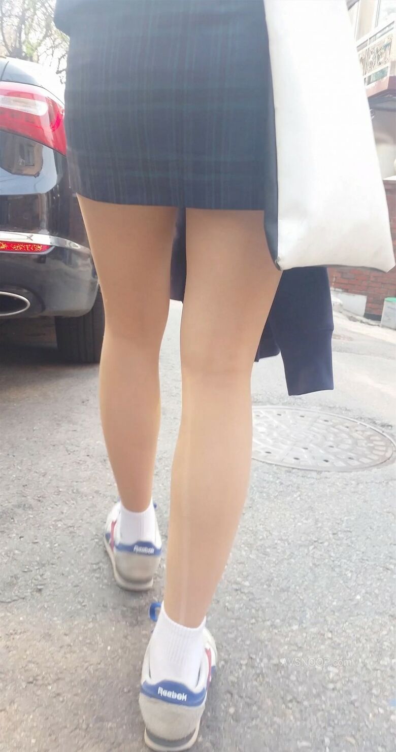 韓国人の素人盗撮はエロい！艶めかしい生足の根本から目が離せない051