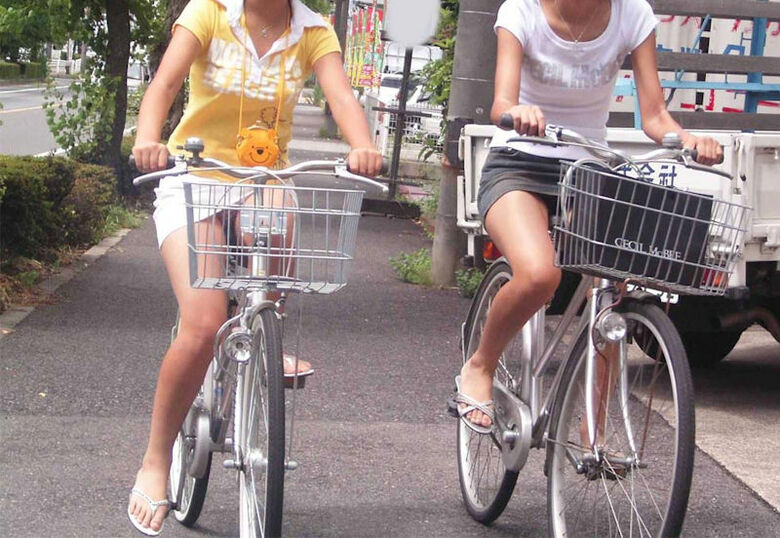【自転車 パンチラ】チャンスは最大限に活かす。それが盗撮の主義※GIFあり070