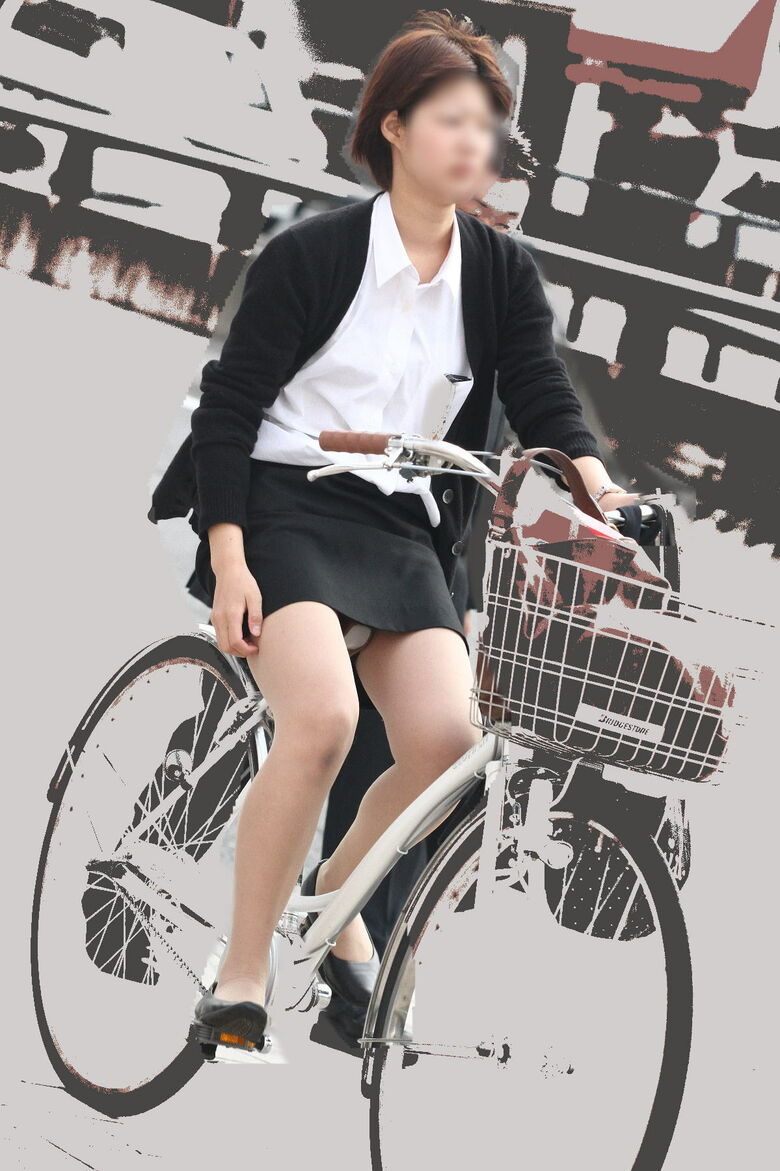 【自転車 パンチラ】OLお姉さんの通勤中盗撮画像 2019年秋編054