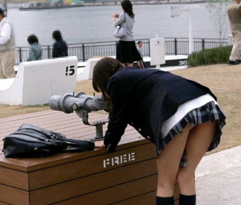 【盗撮】短いスカートの女の子のパンツを後ろから隠し撮り！丸見えすぎｗ039