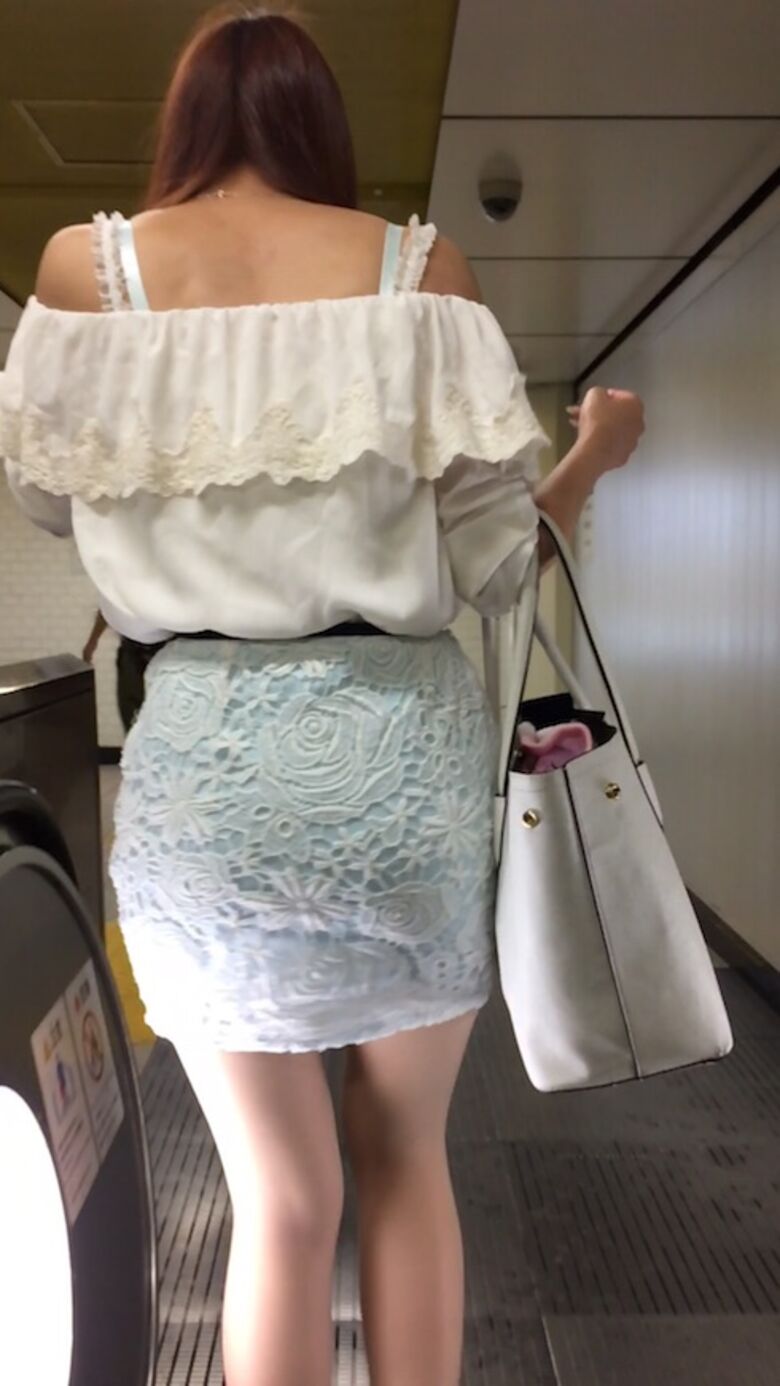【盗撮】短いスカートの女の子のパンツを後ろから隠し撮り！丸見えすぎｗ093