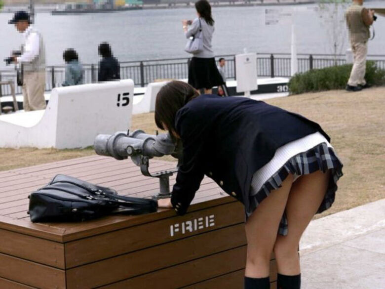 【盗撮】短いスカートの女の子のパンツを後ろから隠し撮り！丸見えすぎｗ102