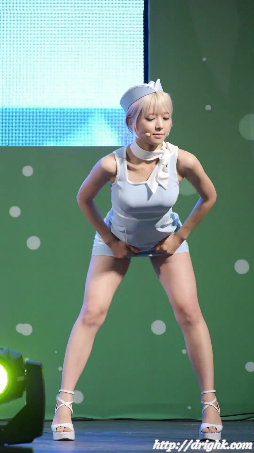 韓国アイドルグループAOAのライブがびしょ濡れパンツが丸見えで過激すぎと話題に022