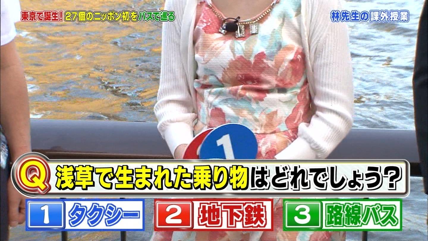 『クイズ!それマジ!?ニッポン』橋本環奈のローアングル階段パンチラエロ画像006