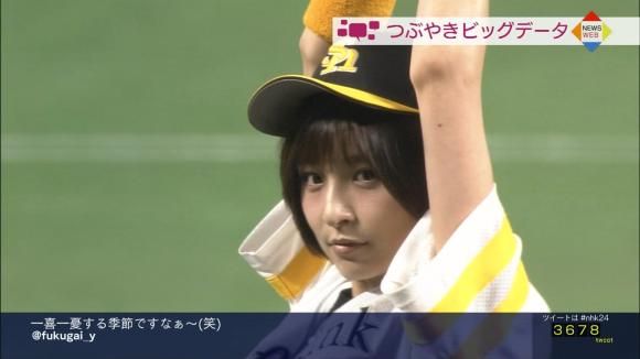 篠田麻里子(29)が球始球式でショーパンから尻肉ハミ出てエロいと話題に015