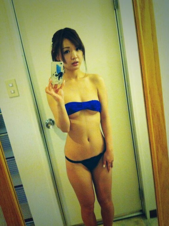【胸チラ・パンチラ】谷麻紗美(27)の超過激尻まる出しのセミヌードがエロ過ぎるｗ013