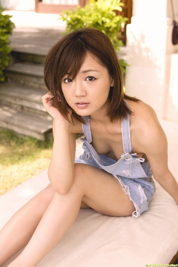 【胸チラ・パンチラ】谷麻紗美(27)の超過激尻まる出しのセミヌードがエロ過ぎるｗ016
