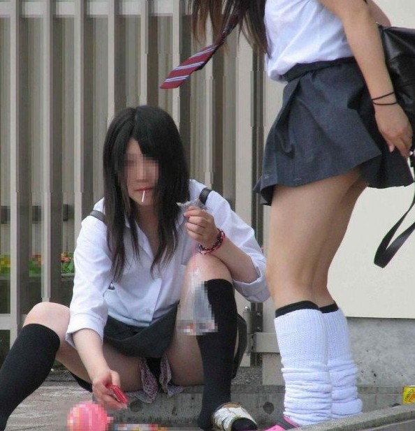 天然モノの新鮮な女子校生のパンチラ盗撮画像007