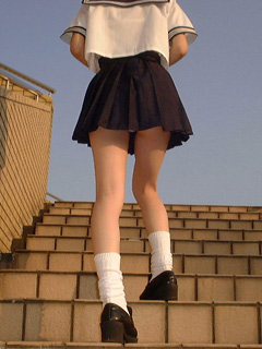 女子高生の階段パンチラ051