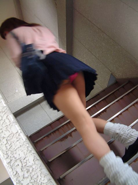 女子高生の階段パンチラ134