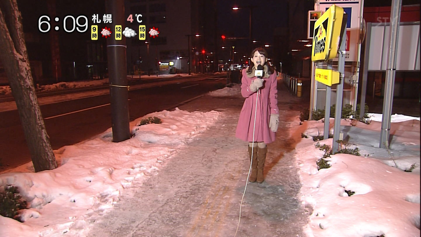北海道の大家彩香アナが凍結路で転倒し開脚パンチラ※gif動画あり004
