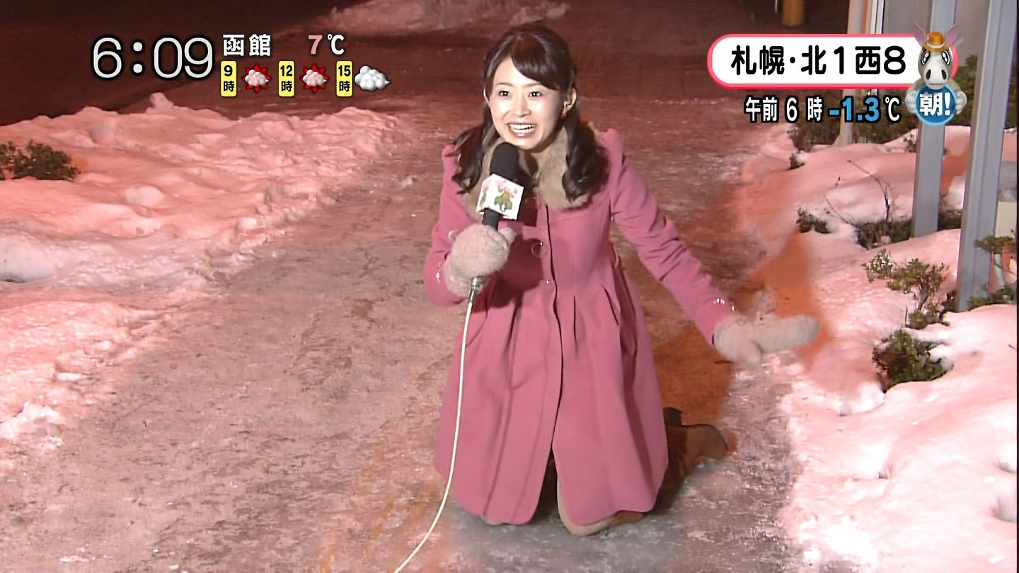 北海道の大家彩香アナが凍結路で転倒し開脚パンチラ※gif動画あり021
