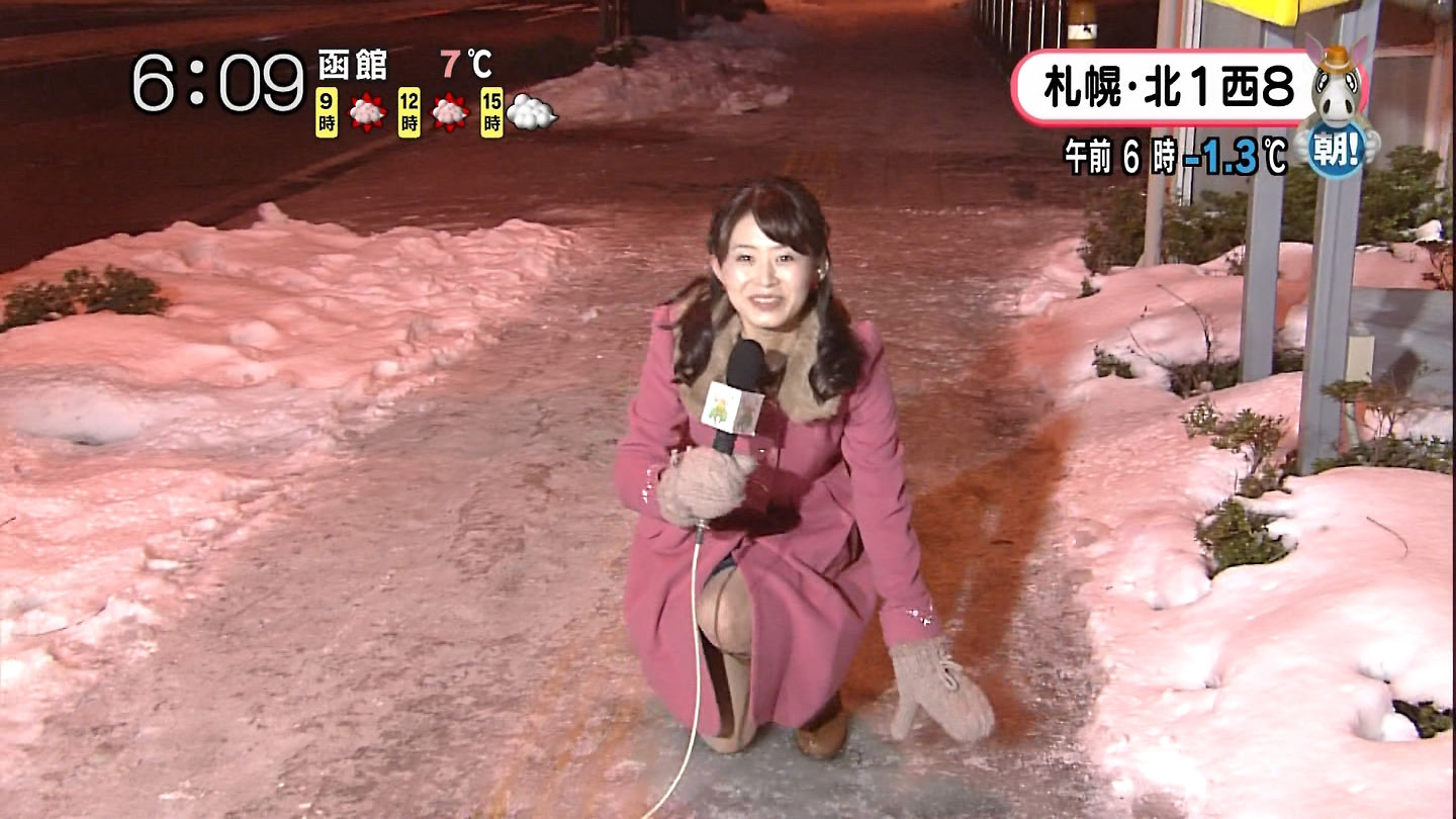 北海道の大家彩香アナが凍結路で転倒し開脚パンチラ※gif動画あり022