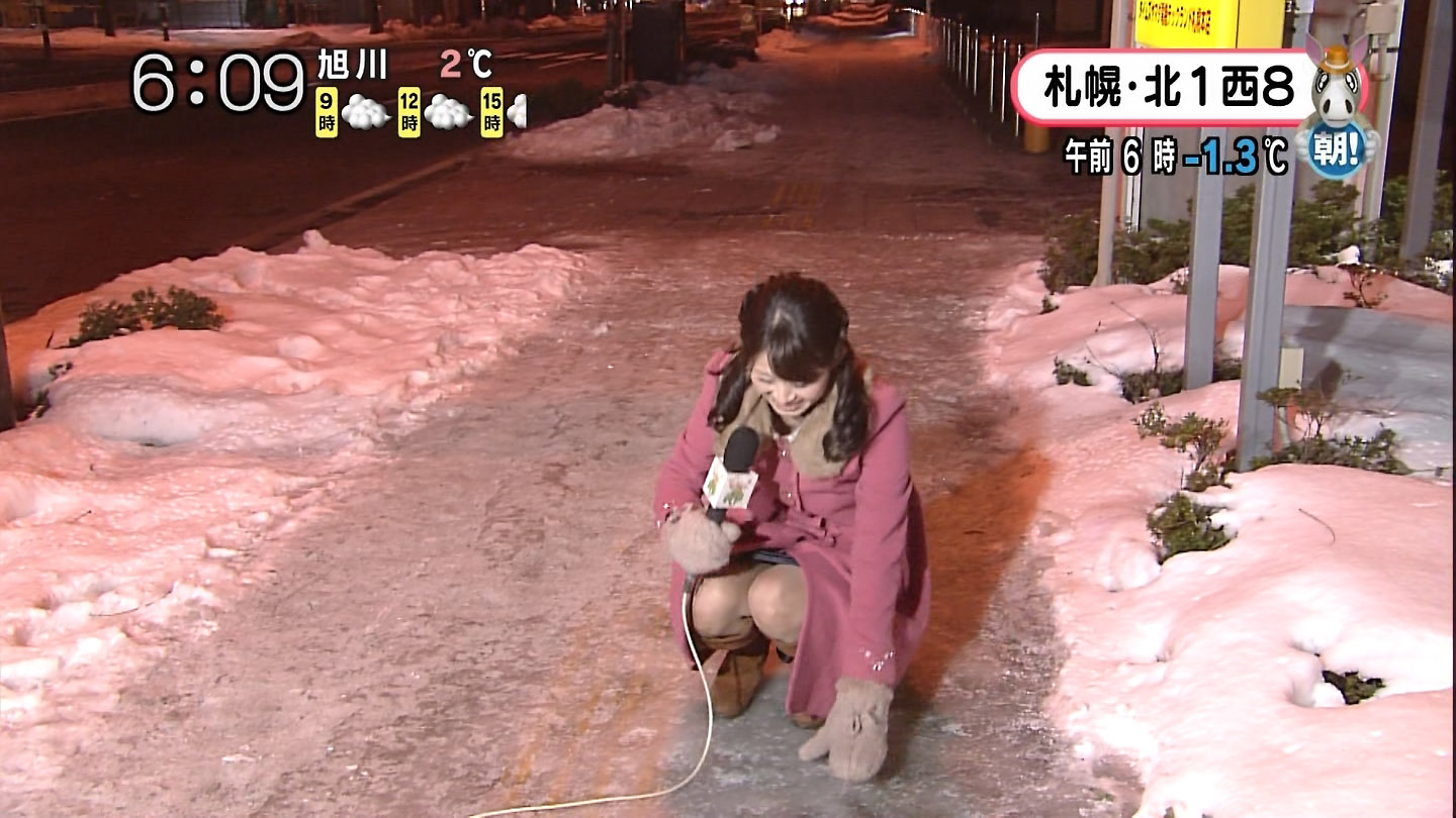 北海道の大家彩香アナが凍結路で転倒し開脚パンチラ※gif動画あり025