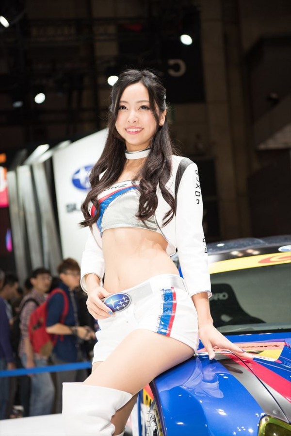 東京モーターショー2015で下半身重視目線でコンパニオンを撮影しまくりｗｗｗ012