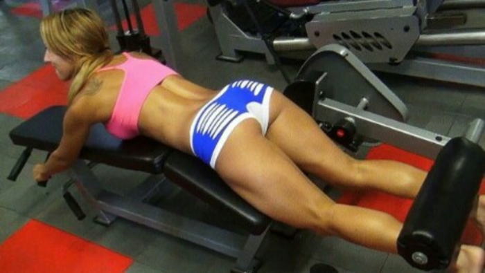 スポーツジムで筋トレしてる美女のムチ尻エロすぎwww012