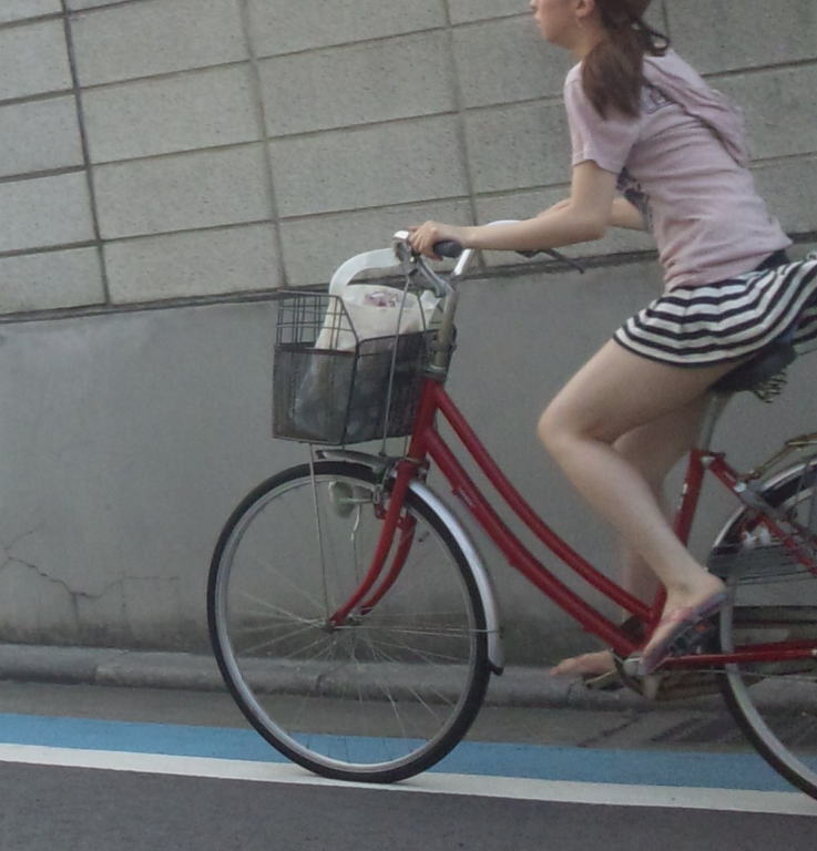 自転車乗ってる女性を見たら確認してみよう！意外とちらっしゃいませｗｗｗ019