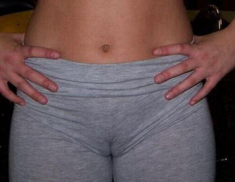 すじまん エロ画像!パンツに筋が入ってマンコの形状までわかる♡ワレメが抜けちゃいます!!026