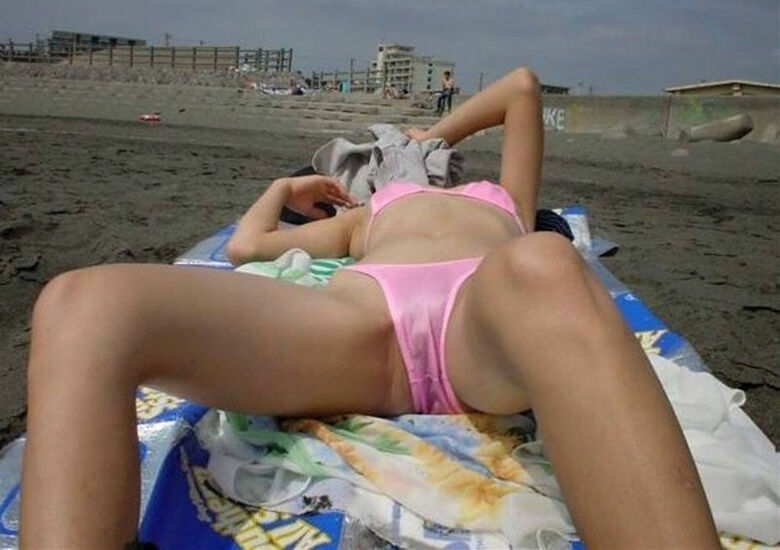 すじまん エロ画像!パンツに筋が入ってマンコの形状までわかる♡ワレメが抜けちゃいます!!029