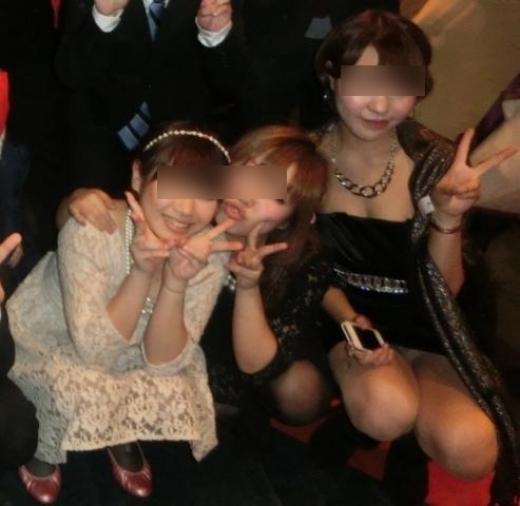 結婚式とかのパーティドレスでパンチラしてる素人さんw002