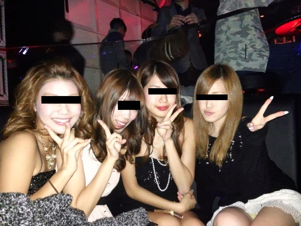結婚式とかのパーティドレスでパンチラしてる素人さんw006