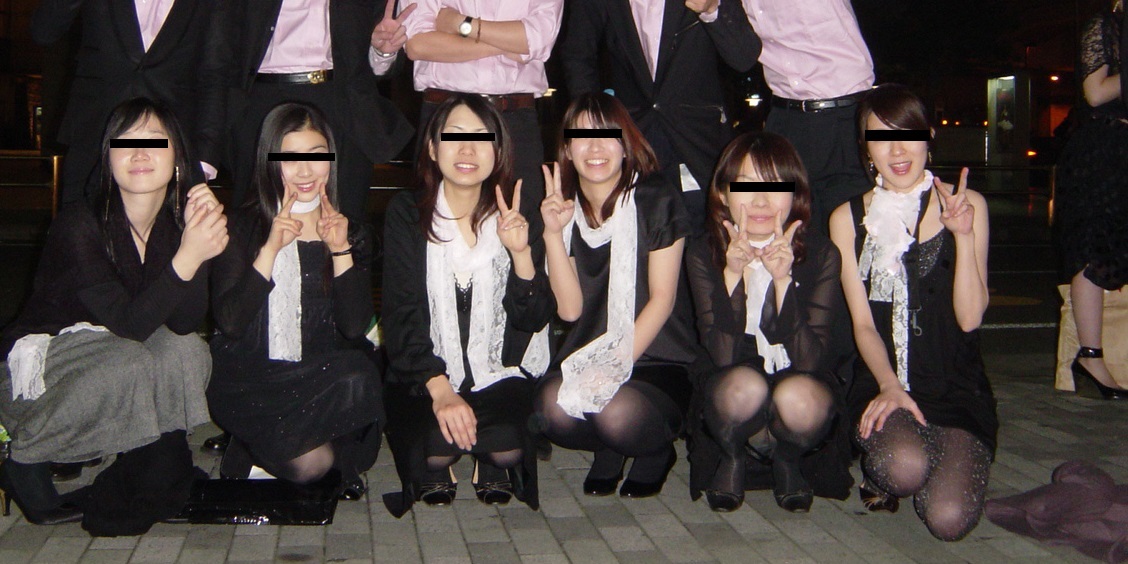 結婚式とかのパーティドレスでパンチラしてる素人さんw009