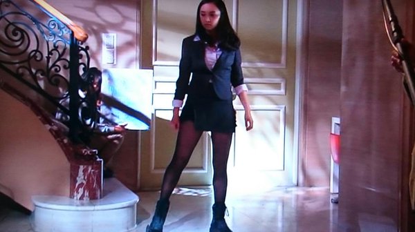 女優＆声優の小宮有紗ちゃんが超ミニスカ姿でセクシーなアクションパンチラ披露！007