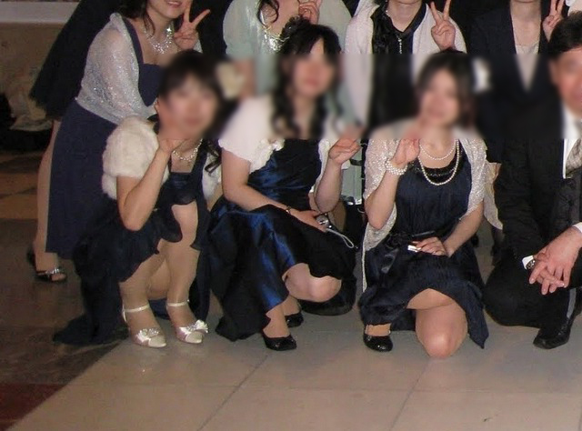 結婚式 パンチラ!参加している友だちとかのパンツが抜けちゃいます♡逆さ撮りもあるぜ!!001