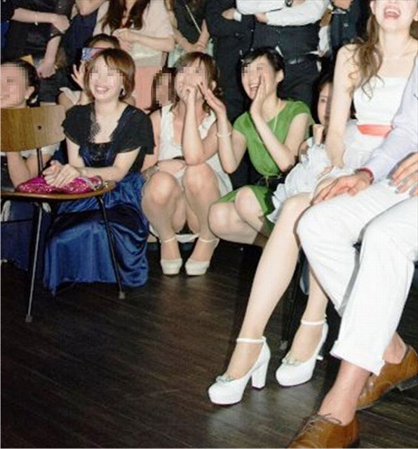 結婚式 パンチラ!参加している友だちとかのパンツが抜けちゃいます♡逆さ撮りもあるぜ!!003