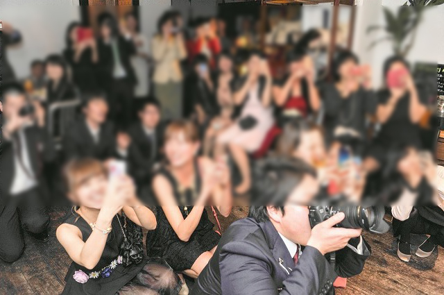結婚式 パンチラ!参加している友だちとかのパンツが抜けちゃいます♡逆さ撮りもあるぜ!!004