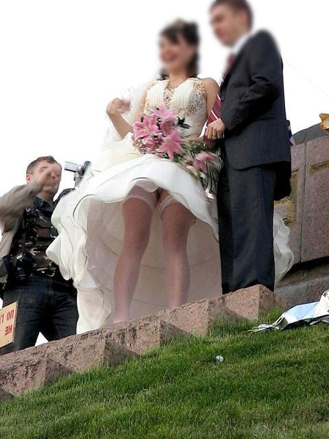 結婚式 パンチラ!参加している友だちとかのパンツが抜けちゃいます♡逆さ撮りもあるぜ!!005