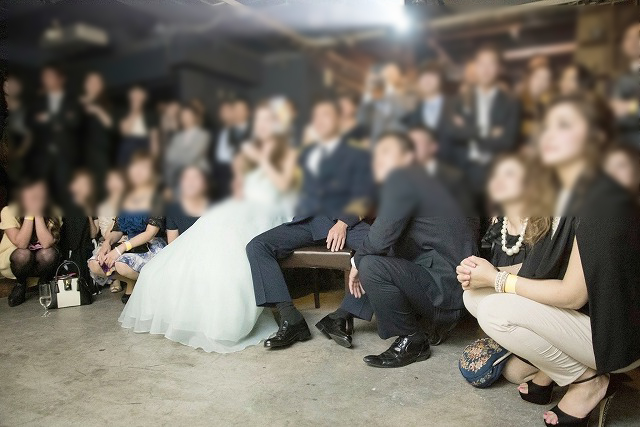 結婚式 パンチラ!参加している友だちとかのパンツが抜けちゃいます♡逆さ撮りもあるぜ!!011