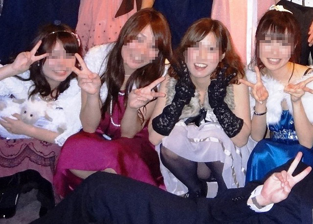 結婚式 パンチラ!参加している友だちとかのパンツが抜けちゃいます♡逆さ撮りもあるぜ!!014