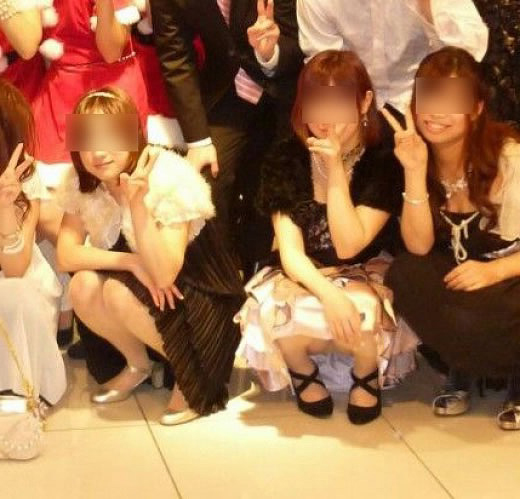 結婚式 パンチラ!参加している友だちとかのパンツが抜けちゃいます♡逆さ撮りもあるぜ!!015