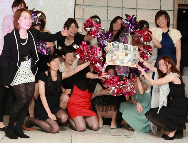 結婚式 パンチラ!参加している友だちとかのパンツが抜けちゃいます♡逆さ撮りもあるぜ!!018