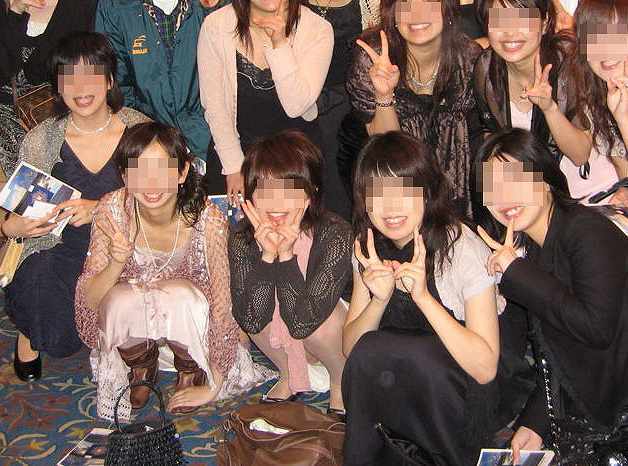 結婚式 パンチラ!参加している友だちとかのパンツが抜けちゃいます♡逆さ撮りもあるぜ!!022