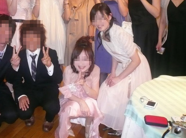 結婚式 パンチラ!参加している友だちとかのパンツが抜けちゃいます♡逆さ撮りもあるぜ!!023