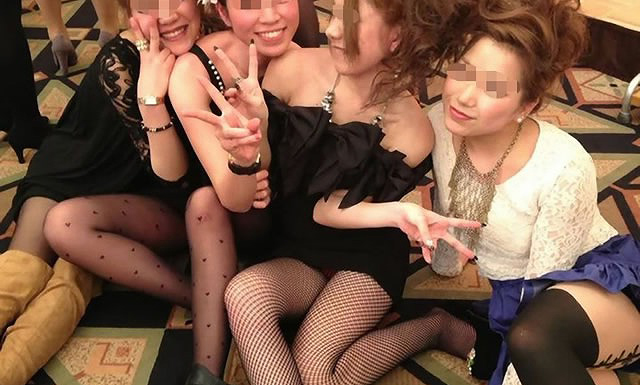 結婚式 パンチラ!参加している友だちとかのパンツが抜けちゃいます♡逆さ撮りもあるぜ!!024