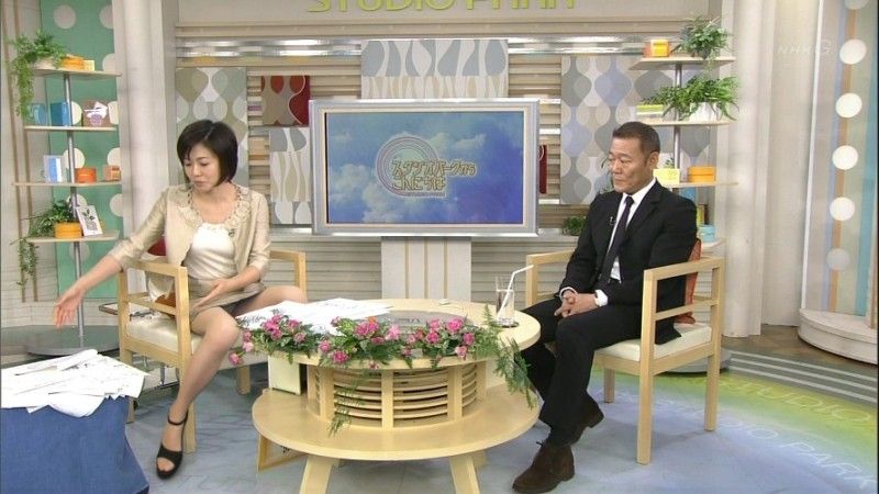 NHKで起きたハプニングパンチラ集！これからはNPHK(日本パンチラ放送協会)にしてみたらどうだろうか？？？(*´∀｀*)011