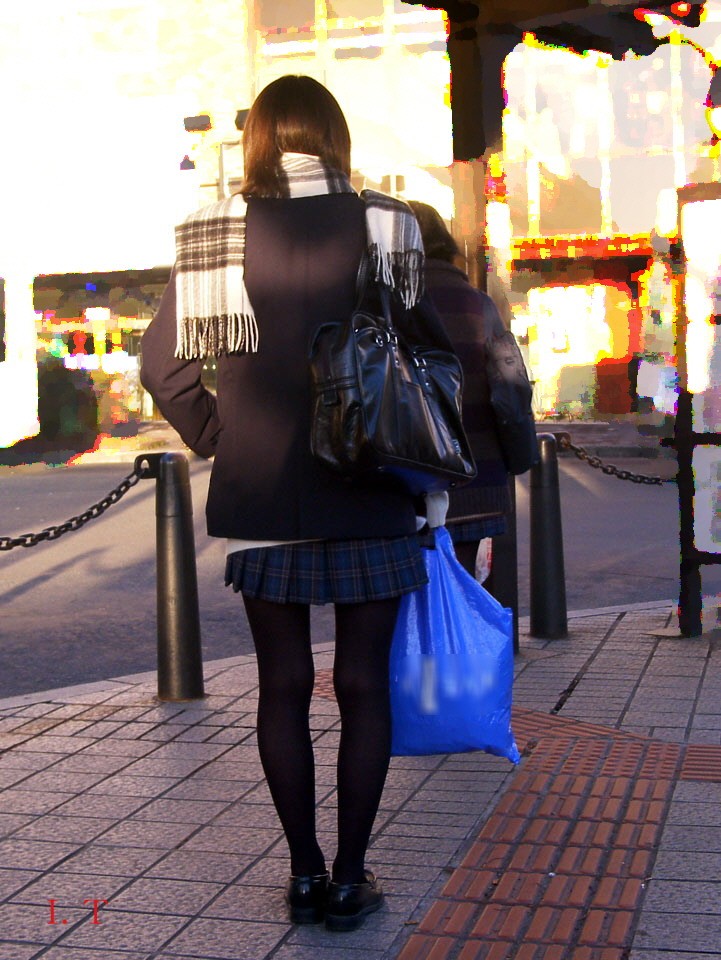 【冬服 パンチラ】黒タイツを履いた女子高生たちを華麗に盗撮 (画像36枚)002