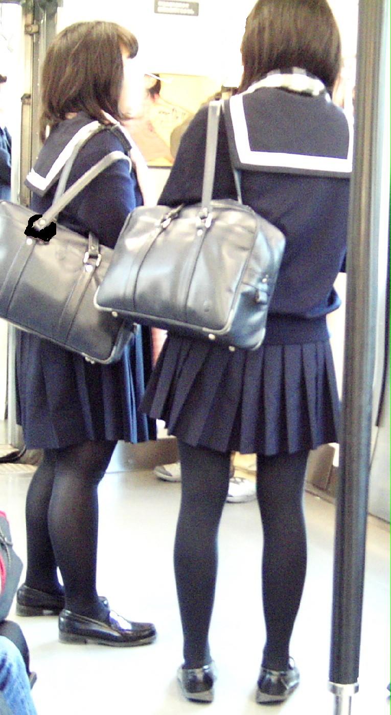【冬服 パンチラ】黒タイツを履いた女子高生たちを華麗に盗撮 (画像36枚)022
