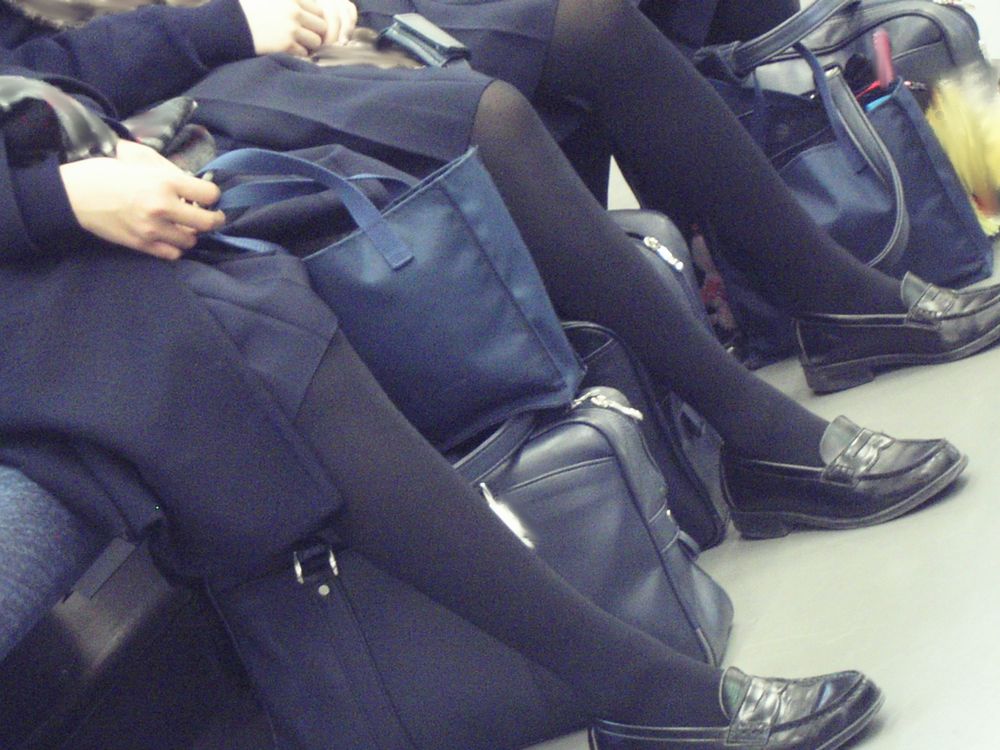 【冬服 パンチラ】黒タイツを履いた女子高生たちを華麗に盗撮 (画像36枚)026