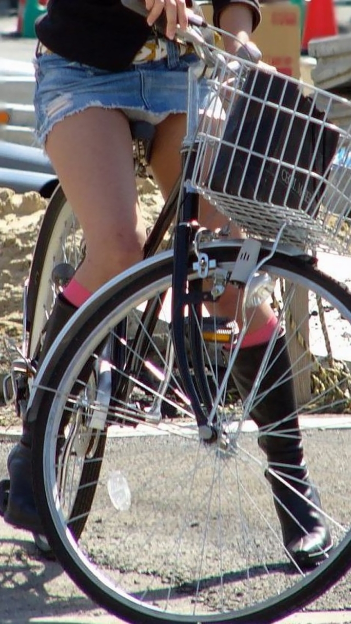 【自転車 パンチラ】サドルになって、マ○コちゃんとスリスリしてぇ… (画像42枚)032