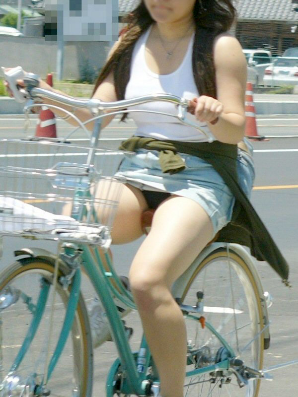 【自転車 パンチラ】サドルになって、マ○コちゃんとスリスリしてぇ… (画像42枚)036