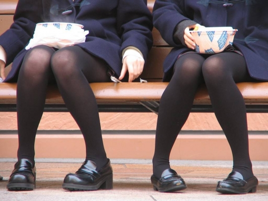 【冬服 パンチラ】黒タイツを履いた女子高生たちを華麗に盗撮part2001