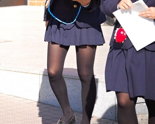 【冬服 パンチラ】黒タイツを履いた女子高生たちを華麗に盗撮part2006